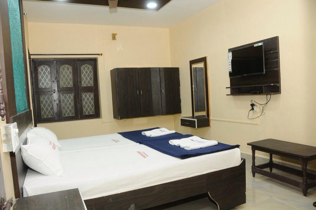 Tripura Sundari Residency Hotel Madanapalle Exterior photo